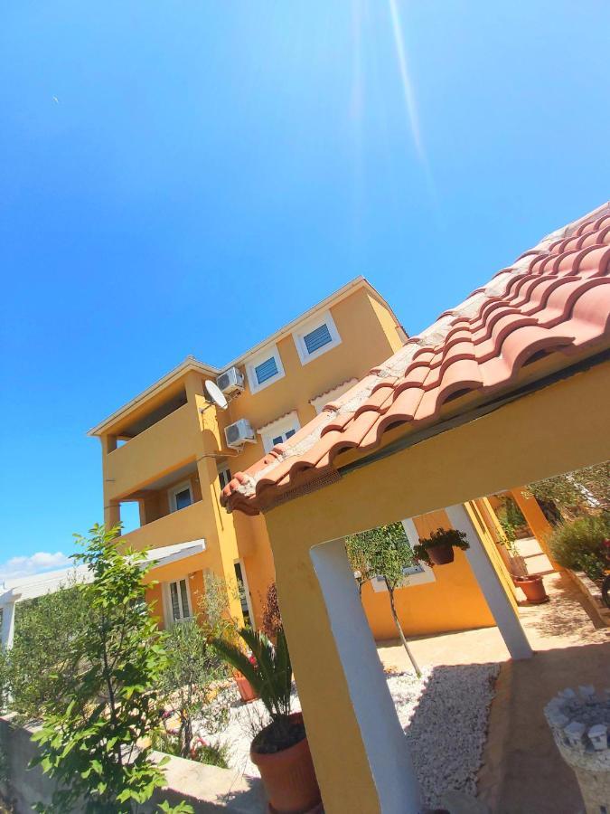 La Meri Apartment Cunski Exterior photo